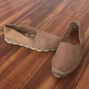 Diane von Furstenberg leather slides